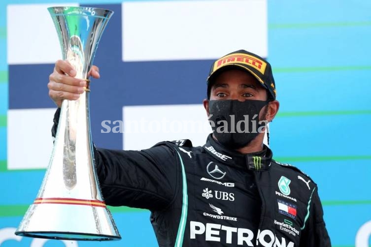 Lewis Hamilton obtuvo una clara victoria en España