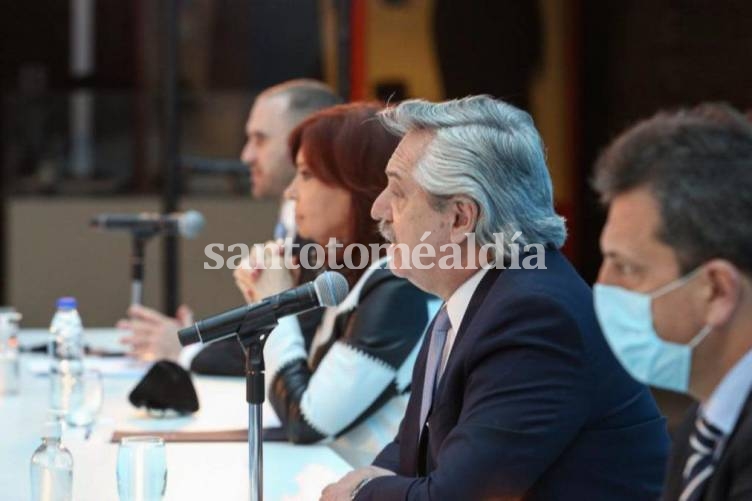 Alberto Fernández junto a Sergio Massa, Cristina Kirchner y Martín Guzmán. (Foto: NA)