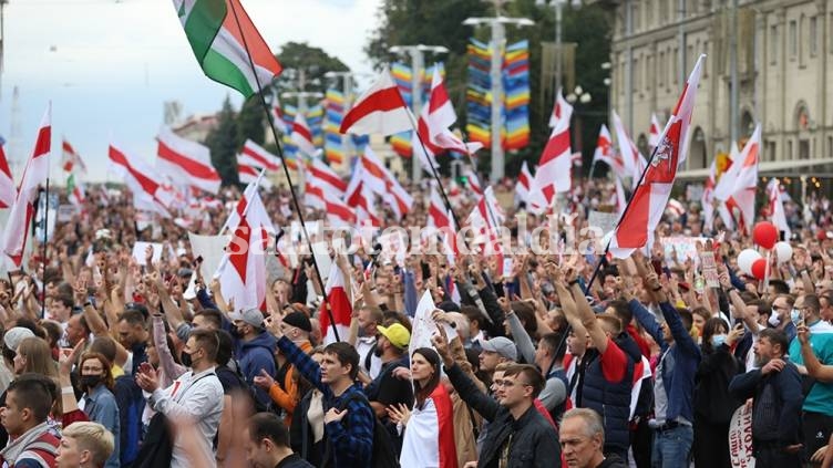 La oposición bielorrusa denunció numerosas irregularidades electorales y por ello exige una repetición de los comicios.