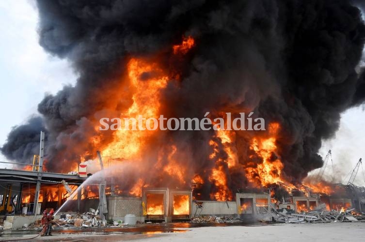 Beirut: un incendio en el puerto vuelve a sacudir Líbano a un mes de las explosiones