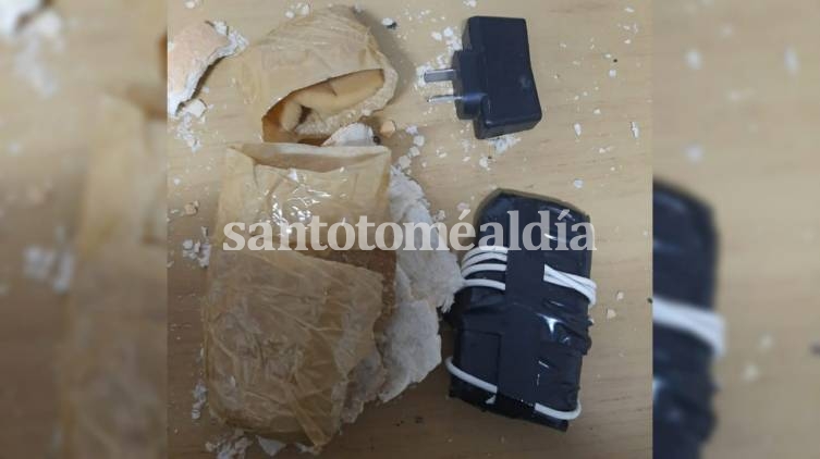 Intentaron ingresar un celular dentro de un pan a la Comisaría 12