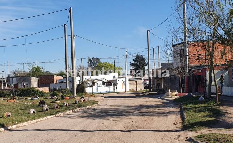 El acceso a barrio El Chaparral, donde ocurrió el ataque el pasado 28 de agosto. (Foto: Santotomealdia)