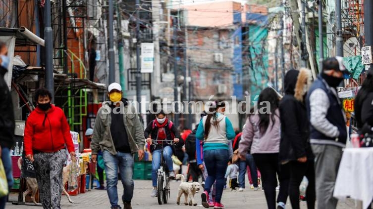 En el Gran Buenos Aires –región con mayor cantidad de población– la incidencia de la pobreza aumentó en 7 puntos porcentuales. (Foto: EFE)