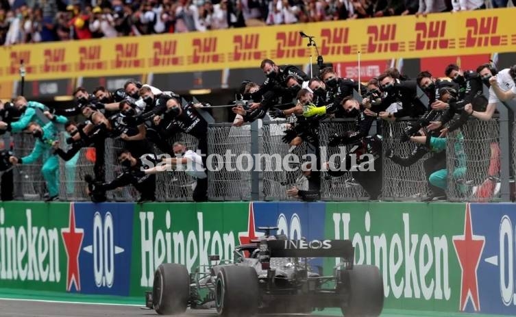 Lewis Hamilton ganó y se quedó con el récord de Schumacher. (Foto: AFP)