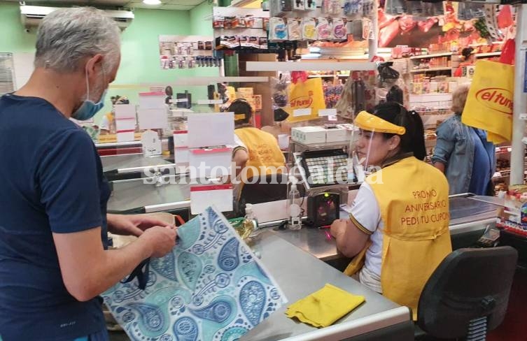Desde el sábado pasado, los supermercados de Santo Tomé ya no entregan bolsas plásticas.