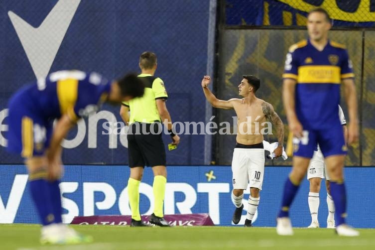 Joel Soñora festeja el gol de Talleres. (Foto: Télam)