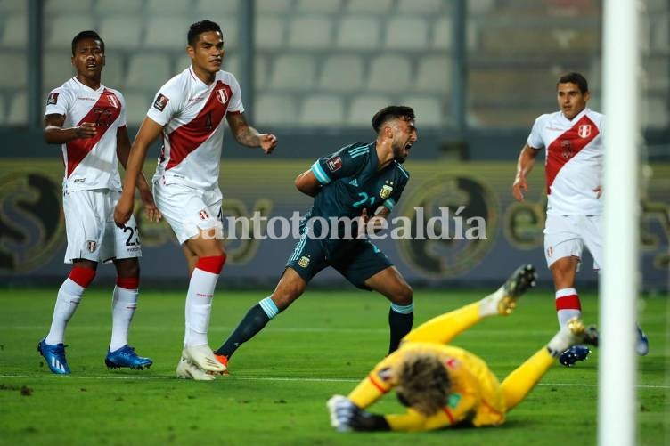 Nico González abrió el marcador en Lima para la selección. (Foto: AP)