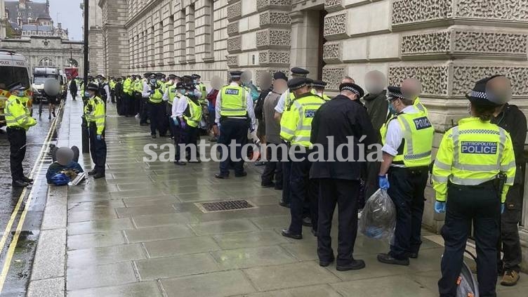 Más de 60 detenidos en Londres en protestas contra las restricciones por la pandemia