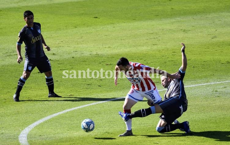 Unión perdió 5 a 3 en Santa Fe con Atlético Tucumán. (Foto: ARGRA)