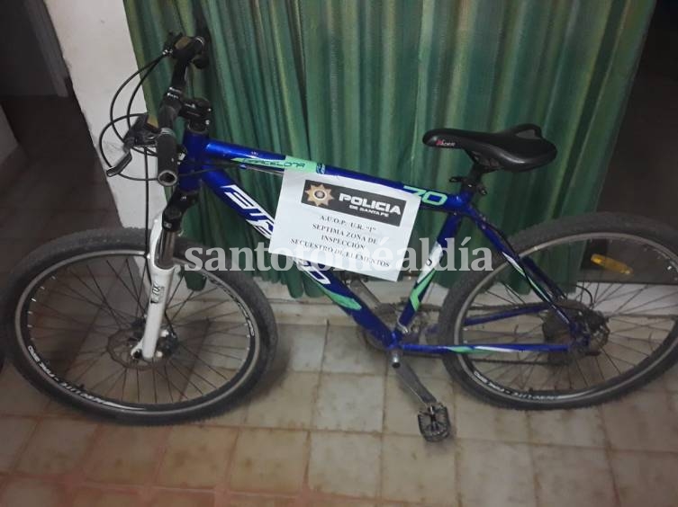 Detuvieron a tres sujetos que intentaban vender una bicicleta robada a través de Facebook