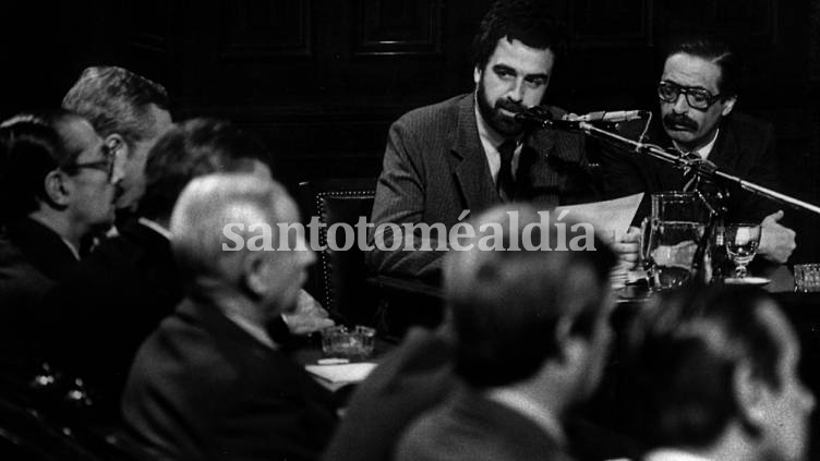El juicio de la Causa 13 comenzó el 22 de abril de 1985, cuando el gobierno de Raúl Alfonsín llevaba menos de dos años.