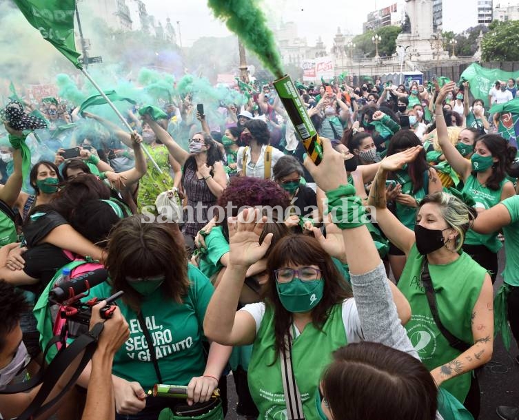 El aborto legal ya tiene media sanción y pasa al Senado para su definición