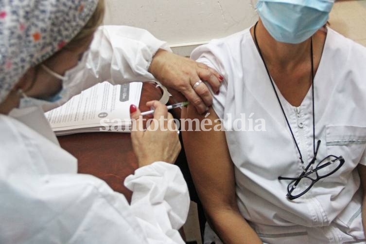 2.316 personas ya recibieron la primera dosis de la vacuna en la provincia. (Foto: Gobierno)