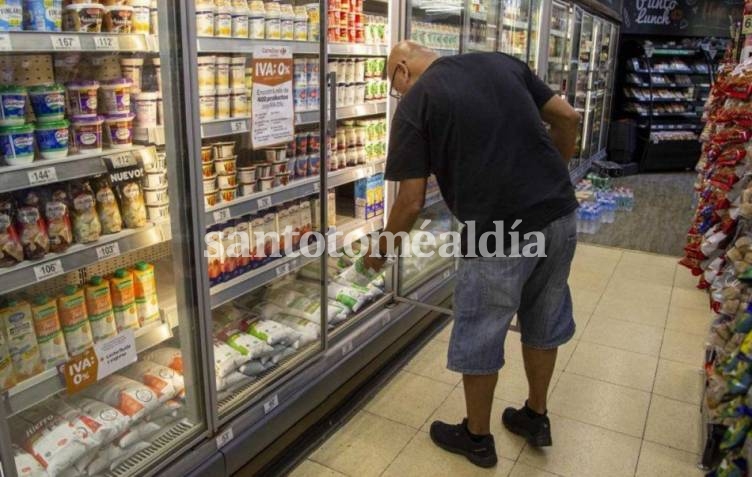 Un estudio revela que en Argentina se redujo el consumo de lácteos y otros productos habituales.