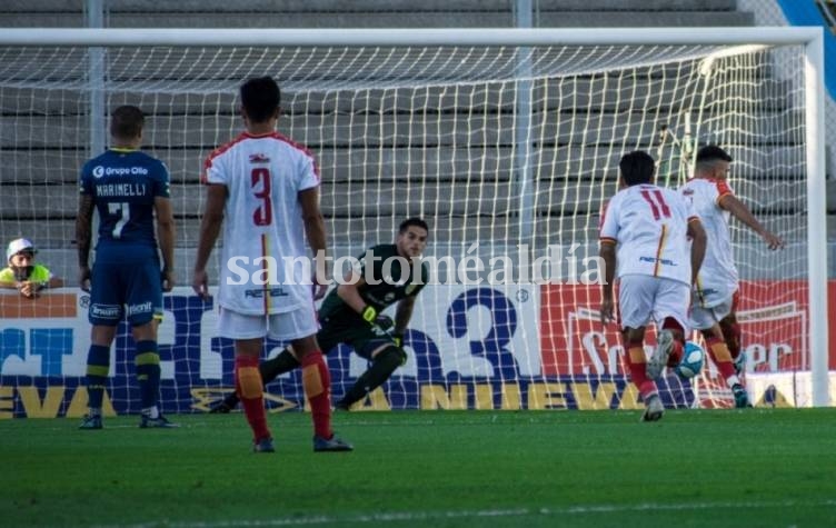 Los correntinos marcaron dos goles de penal. (Foto: Copa Argentina)