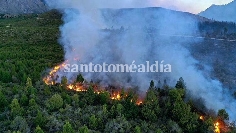 Incendios forestales en El Bolsón, Río Negro. (Foto: Télam)