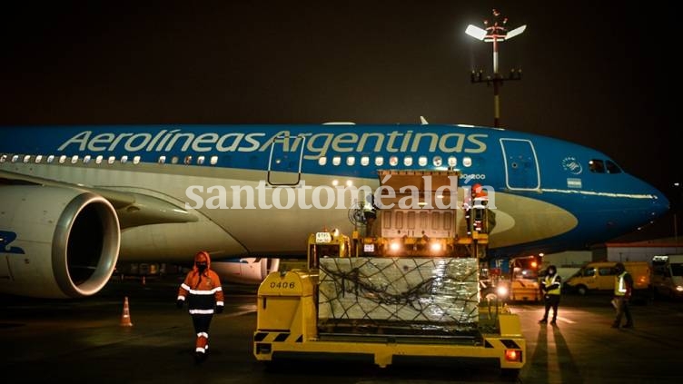 Parte el cuarto vuelo de Aerolíneas Argentinas para traer vacunas desde Moscú