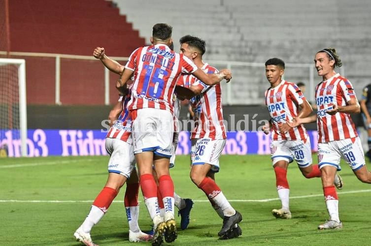 Unión rescató un empate en el descuento ante Atlético Tucumán