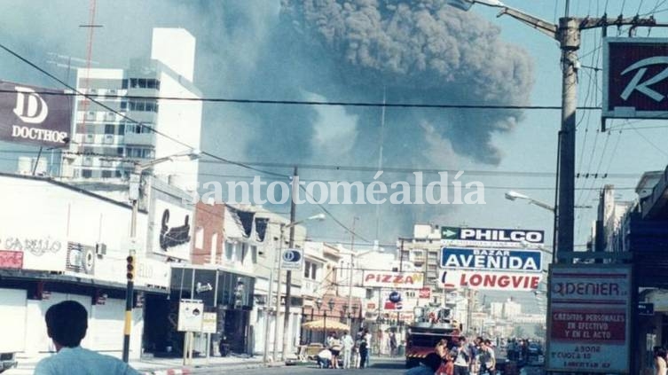 El 3 de noviembre de 1995, a las 8.55, tres explosiones desencadenaron la tragedia que dejó siete muertos, más de 300 vecinos heridos y graves daños.