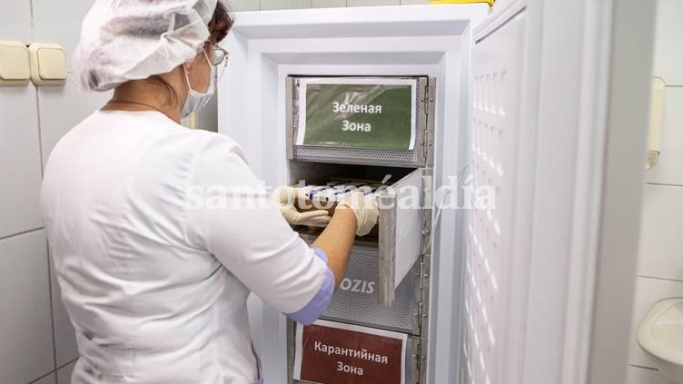 Rusia registró su tercera vacuna y anunció 120.000 dosis para marzo