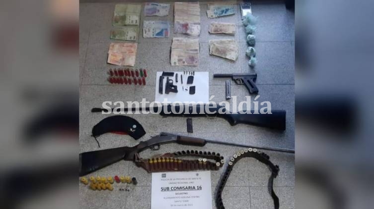 Diez personas detenidas, drogas, armas y dinero secuestrado en Adelina Centro