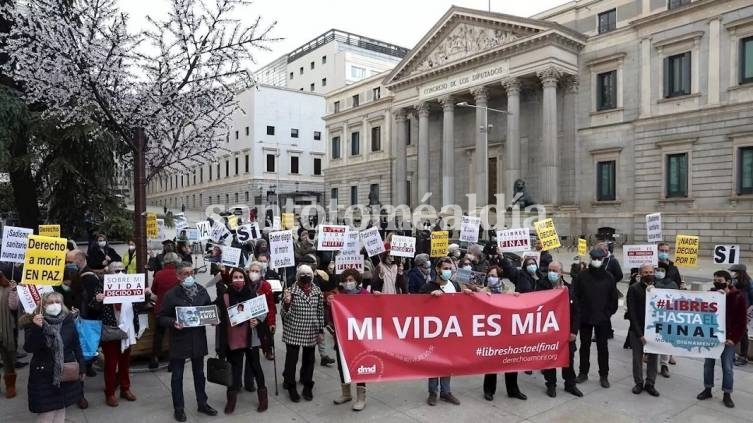 España aprobó la eutanasia y se convirtió en el séptimo país del mundo donde es legal