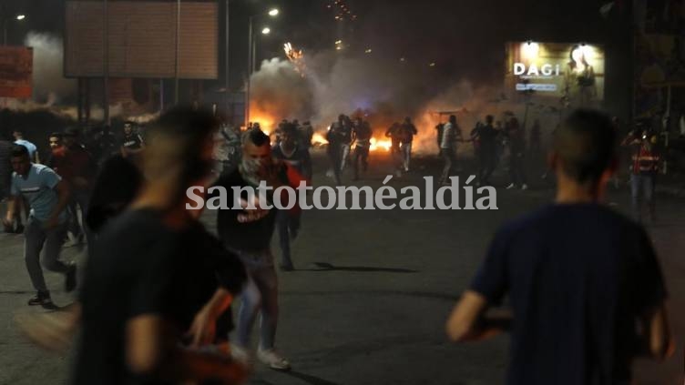 La ola de violencia intercomunitaria en Israel ya suma 374 detenidas y 36 policías heridos