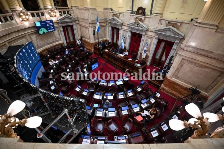 El Senado sesiona para postergar las elecciones y votar cambios a la Ley de Ganancias.
