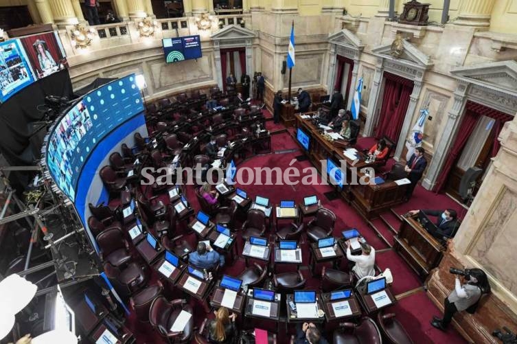 Se aprobó la ley que posterga un mes las PASO y las elecciones generales