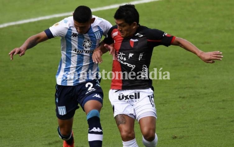 Colón define ante Racing la Copa de la Liga Profesional de Fútbol.