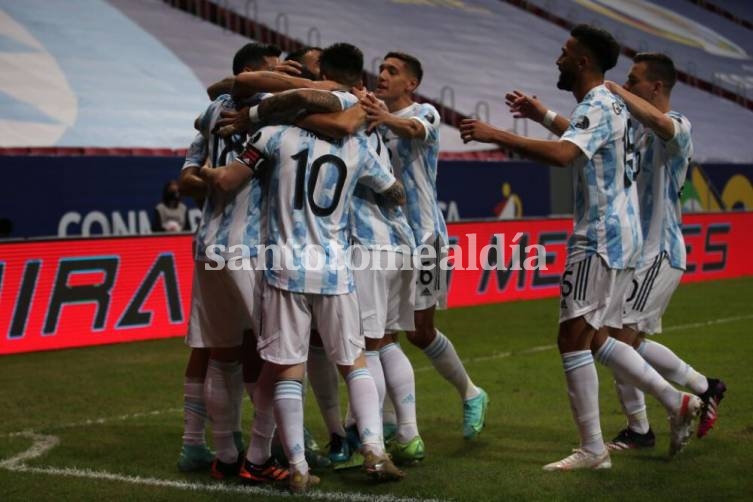 El seleccionado argentino intentará asegurar su clasificación a los cuartos de final de la Copa América Brasil 2021.