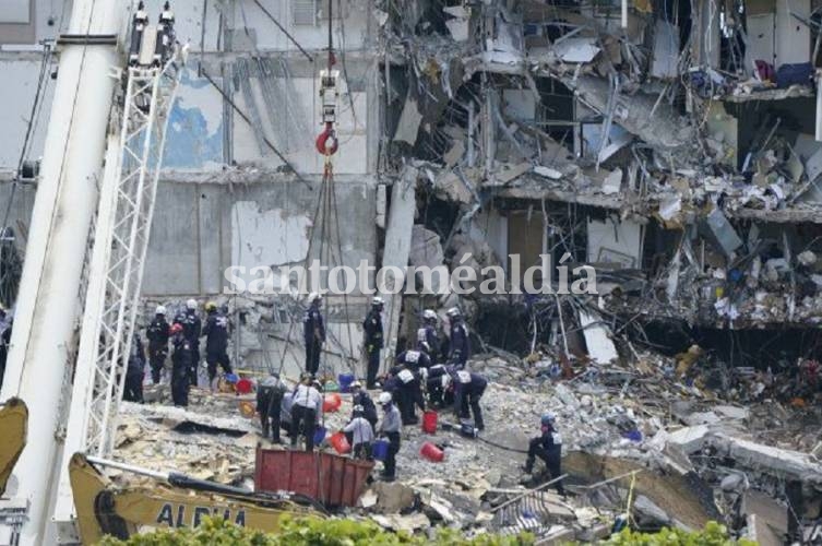 Hallan cuatro cuerpos y son nueve los fallecidos por el derrumbe de un edificio en Miami