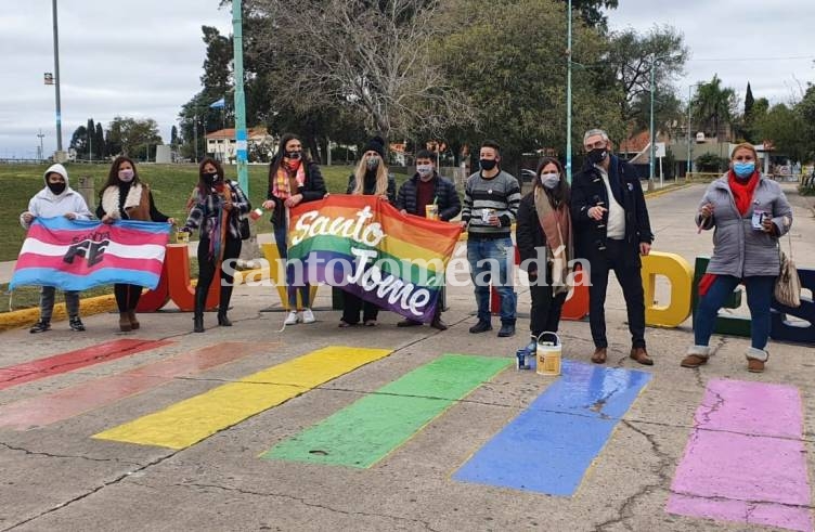 La Municipalidad se sumó al Día del Orgullo LGBTIQ+ con una intervención en la vía pública