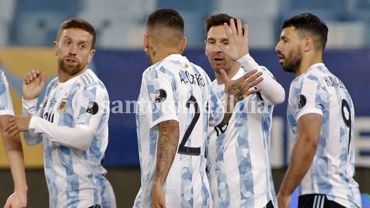 De la mano de un Messi histórico, Argentina goleó a Bolivia y espera afilada los cuartos.