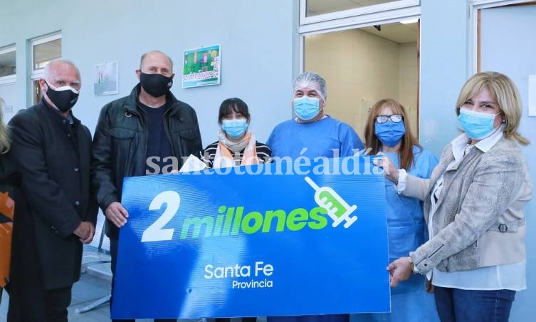 En la provincia ya se vacunaron contra el COVID-19 dos millones de santafesinos y santafesinas con primeras dosis