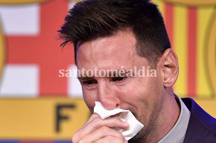 Con lágrimas en ojos Lionel Messi dice adiós al Barcelona.