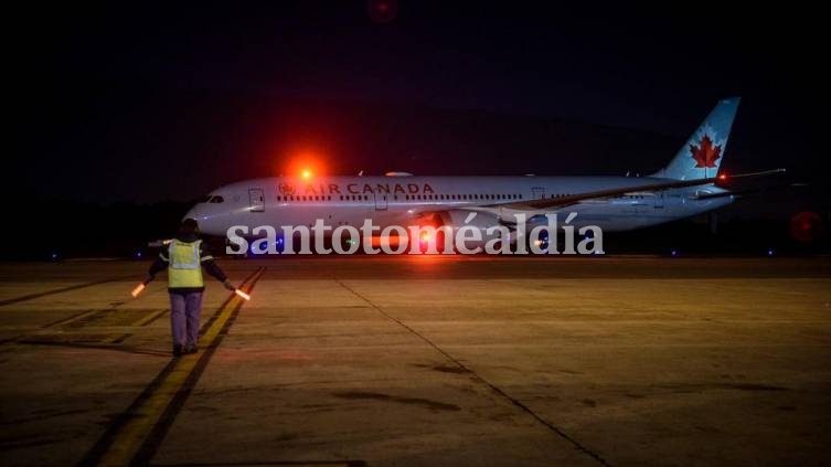 Llegó un avión con más de un millón y medio de vacunas de AstraZeneca