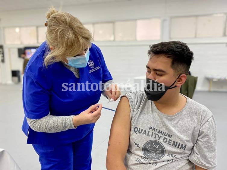 En Argentina, el 84,9% de los mayores de 18 años inició su esquema de vacunación