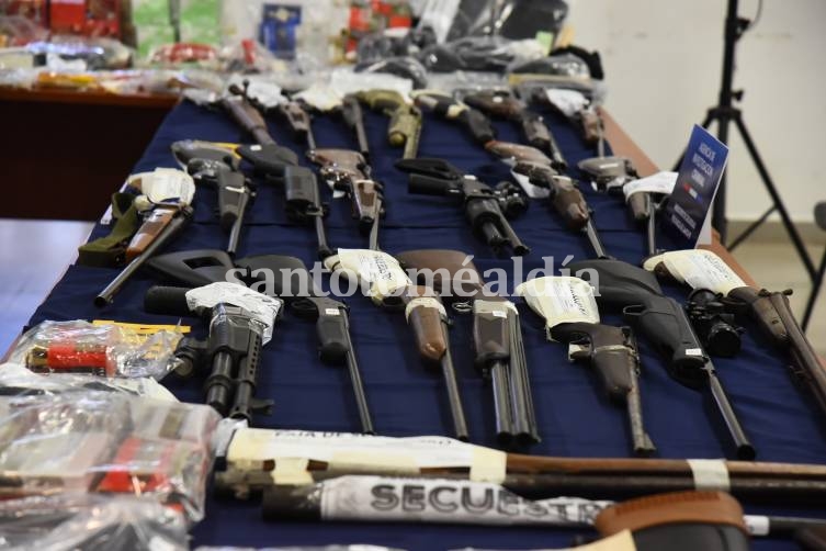 La mitad de las armas corresponden a los departamentos La Capital y Rosario.