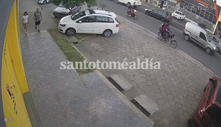 Los ladrones observaron la moto y luego regresaron para robarla, a plena luz del día y en una de las arterias más transitadas de Santo Tomé.