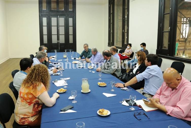 La reunión del Ente de Coordinación Metropolitana se realizó en la Estación Belgrano.
