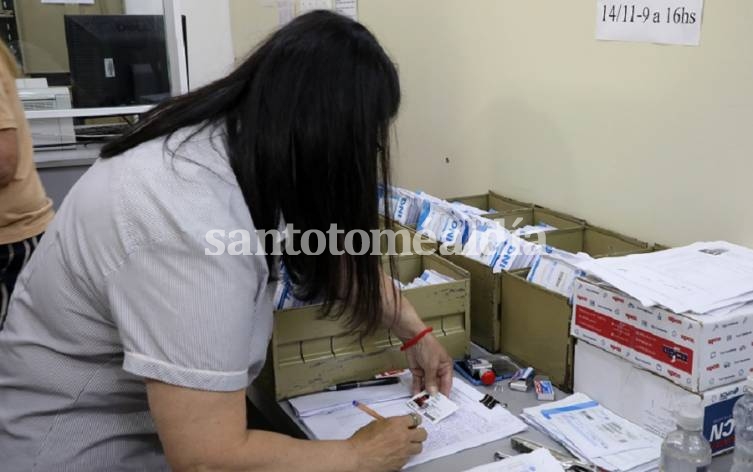 Elecciones: el Registro Civil realiza un operativo especial para el retiro de DNI
