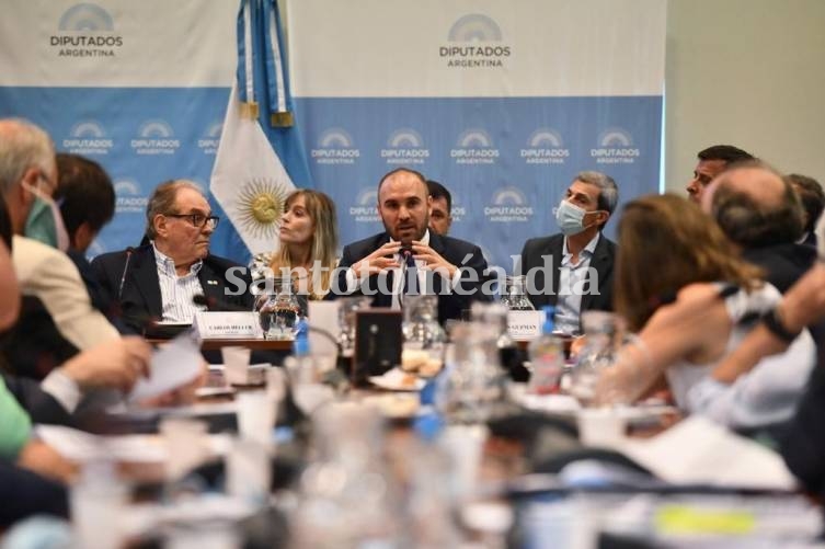 Martín Guzmán junto al presidente de la comisión de Presupuesto y Hacienda, Carlos Heller, expuso el Presupuesto 2022.