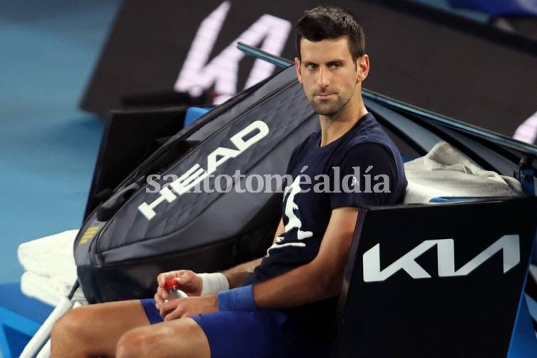 Djokovic ingresó a Australia con un permiso médico especial para justificar que no está vacunado contra la covid.