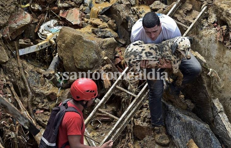 Brasil: Un fuerte temporal azotó Petrópolis y dejó como saldo al menos 71 muertos