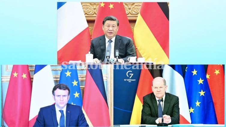 El presidente de China, Xi Jinping; el presidente de Francia, Emmanuel Macron, y el canciller de Alemania, Olaf Scholz, durante la reunión por videoconferencia. (RT)