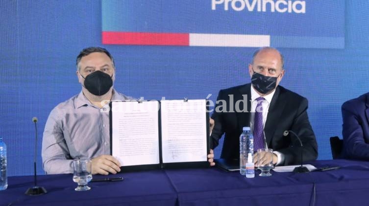 Perotti encabezó el acto de entrega de dos inmuebles del Estado nacional a la provincia