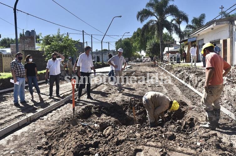 Santa Fe: el intendente recorrió las obras integrales en barrio Transporte