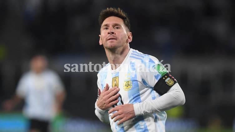 Tras ausentarse con el PSG por un cuadro gripal, Messi viaja al país para jugar con la Selección