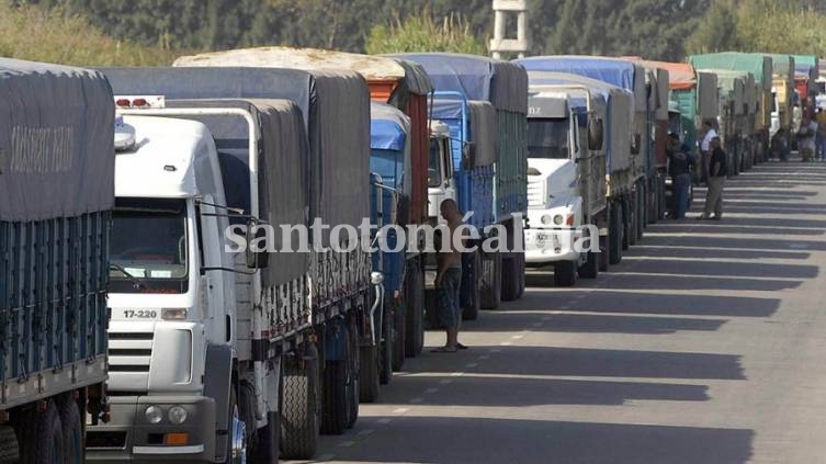Los transportistas de granos inician la semana con un paro nacional